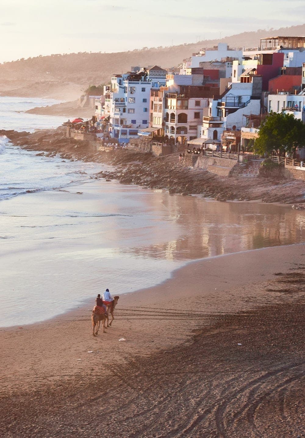 Plage de Taghazout sur la route du raid vers Essaouira
